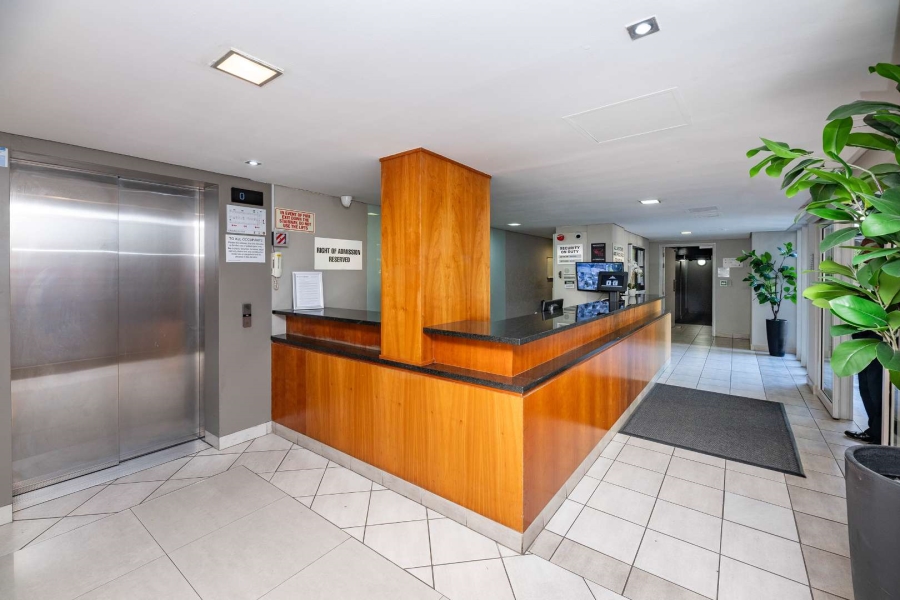 2 Bedroom Property for Sale in Sea Point Western Cape